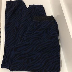 Victoria Secret Sweats Blue and Black Animal Print Size L